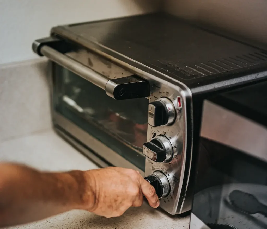 how to reheat pizza in toaster oven