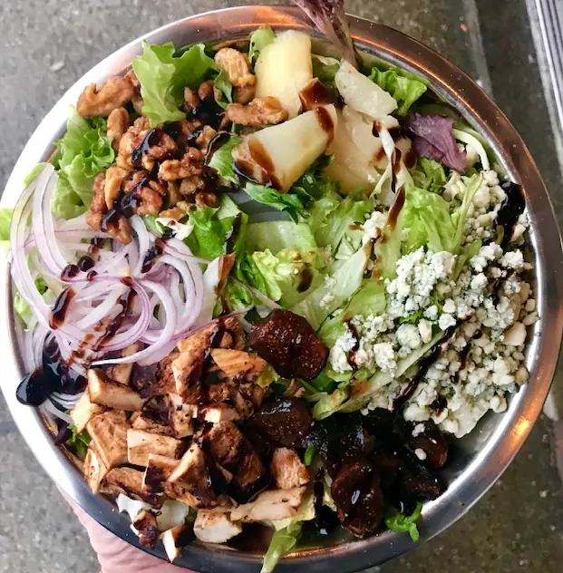 what to serve with pizza-salad