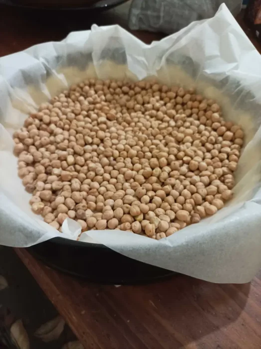 using chickpeas as pie weights