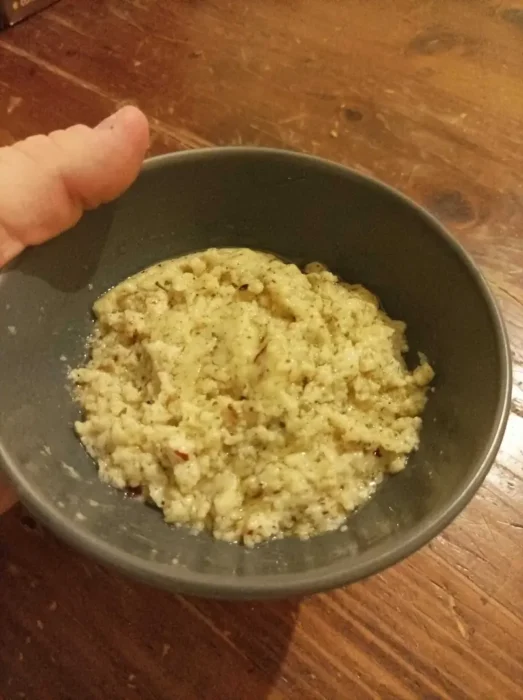 a cereal bowl full with leftover garlic pizza sauce