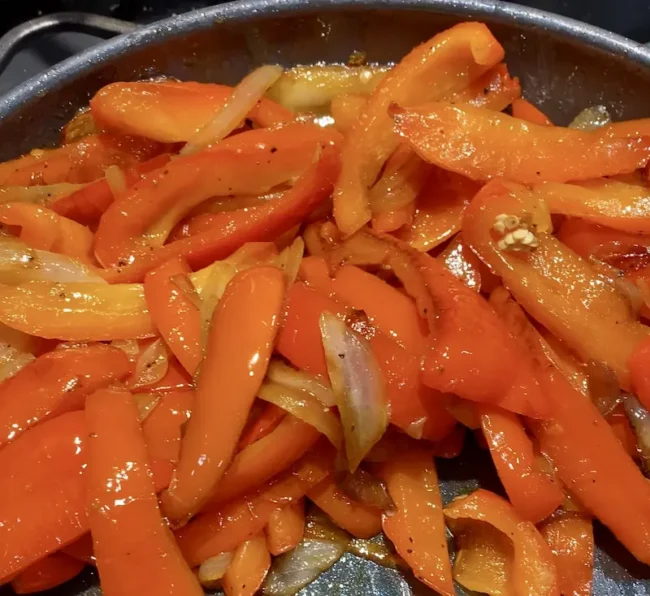 how to saute onions and garlic-crushed tomatoes in saucepan