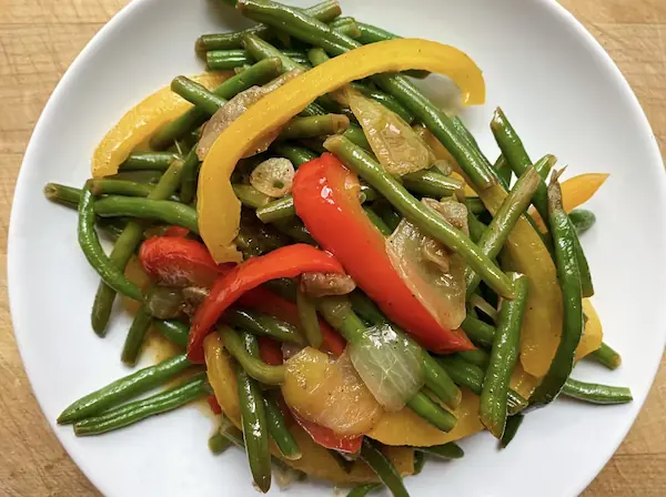 italian christmas food traditions-green beans with bell peppers for christmas