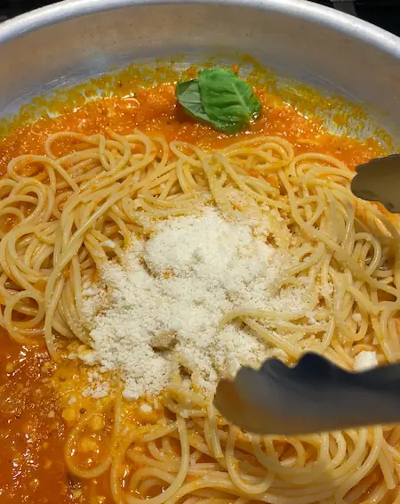 marinara sauce-spaghetti with fresh tomato marinara sauce