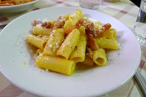 pasta alla gricia vs carbonara