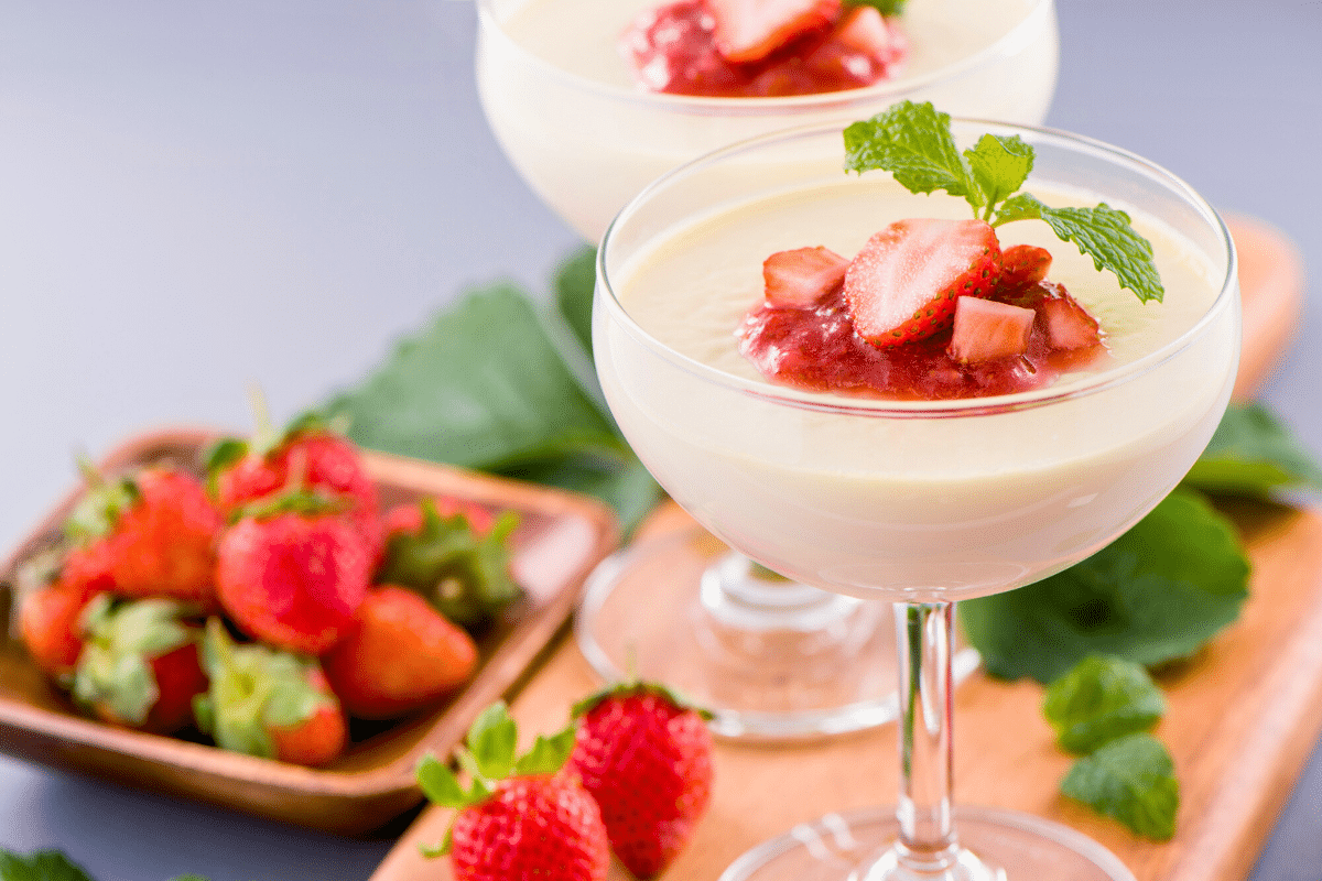 Vegan Panna Cotta Recipe-Best vegan panna cotta recipe with strawberry sauce