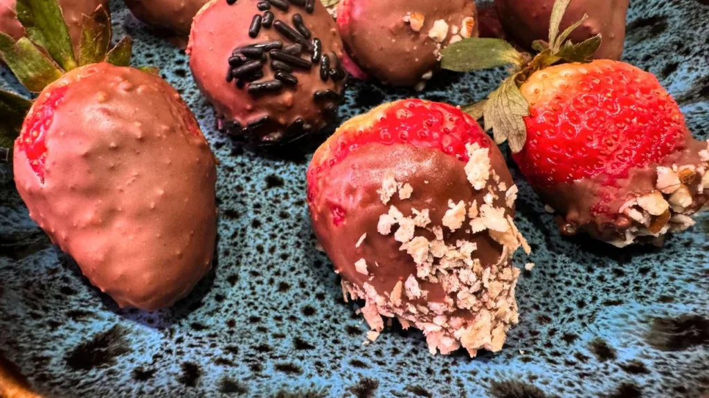 how to make valentine strawberries-easy chocolate-coated strawberries recipe for valentine’s day romance
