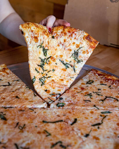 can you bring pizza on a plane-pizza slice