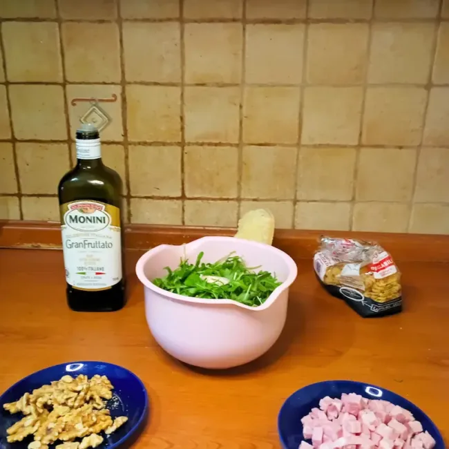 delicious pesto cream sauce ingredients